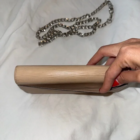 Louis Vuitton EPI Sarah Envelope Wallet - Picture 6 of 10